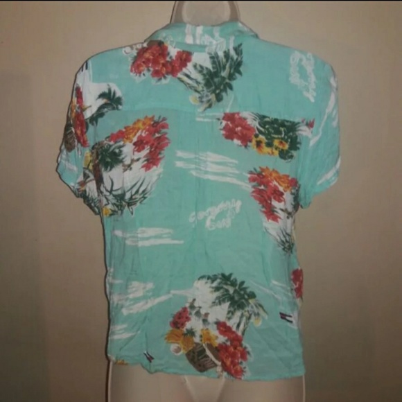 Tommy Hilfiger tropical vacation vibes belly shirt - Picture 3 of 8